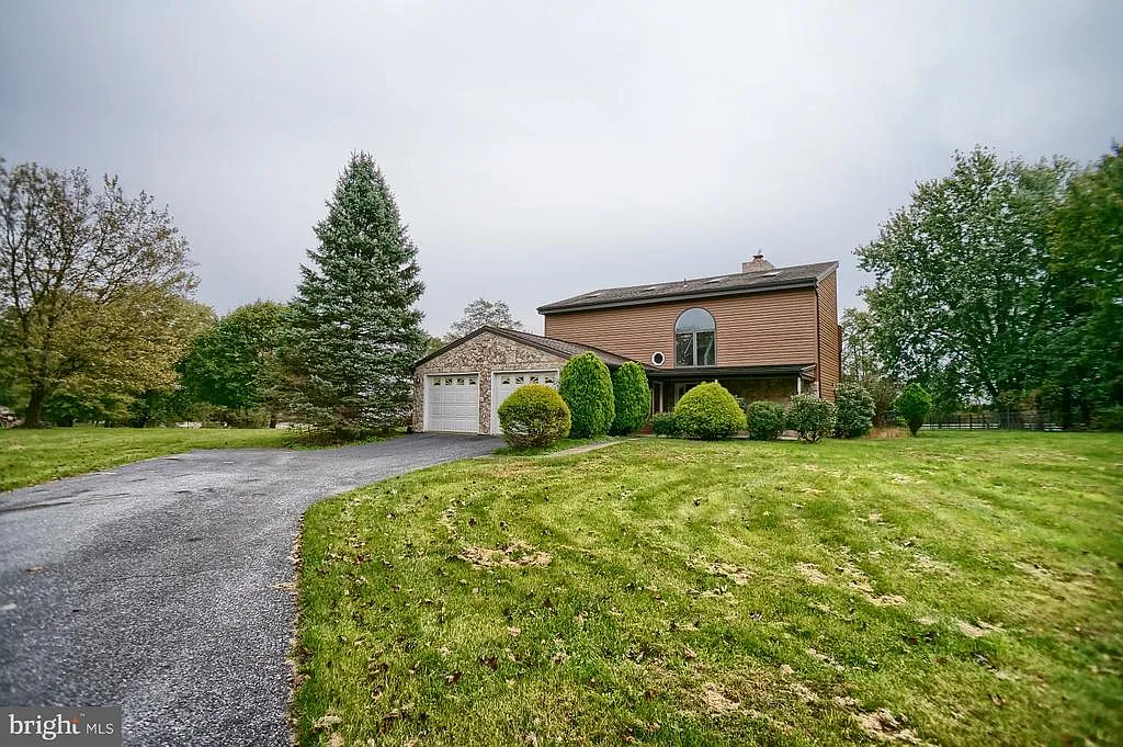 725 W Siddonsburg Rd photo 1
