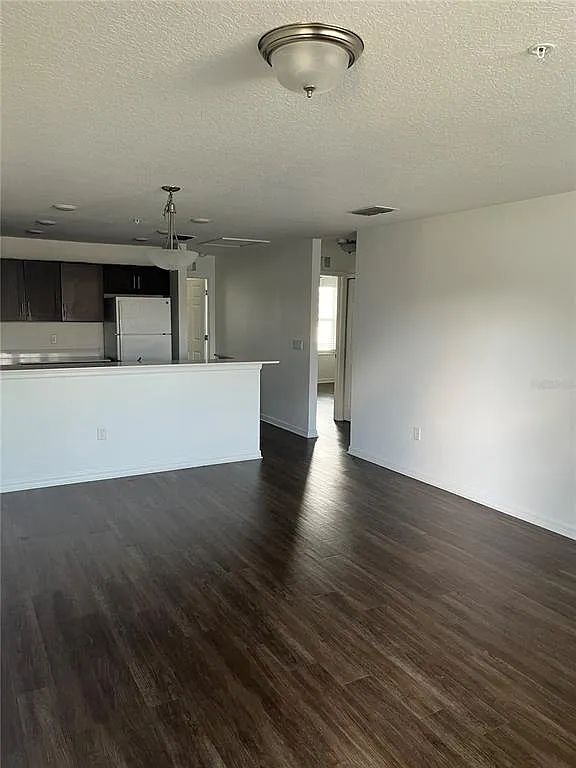 3 bed, 2.0 bath, 1080 sqft, $1,750 — Photo 3