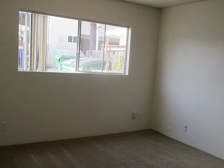 2114 Thomas Ave #2 — Photo 6