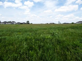 176 Augusta Cir, Waverly, IA 50677