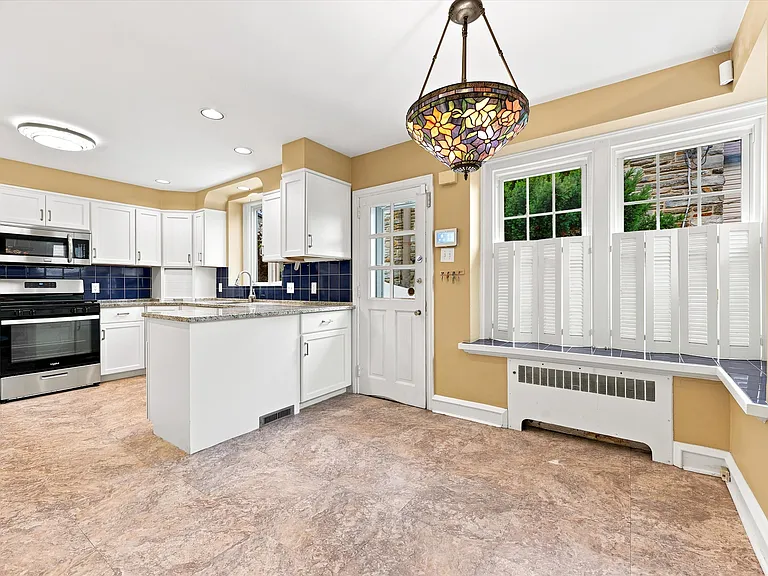 1356 Arbordale Rd — Photo 14