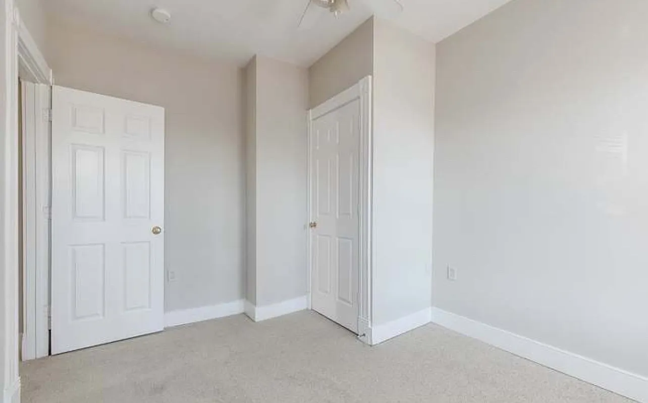1262 Parkwood Ave — Photo 3