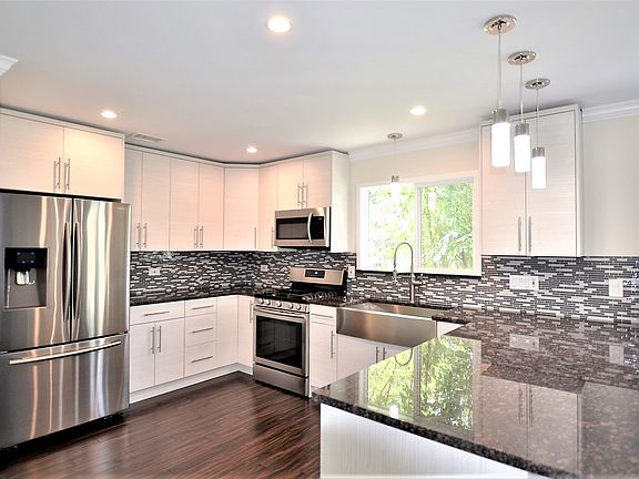 4th image of 10 Rosewood Dr