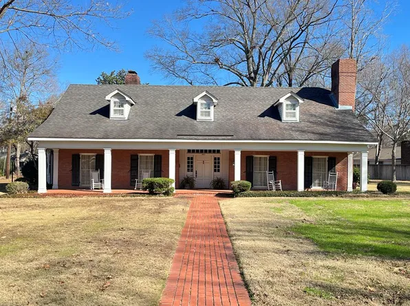 201 E Parkway Dr, Indianola, MS 38751