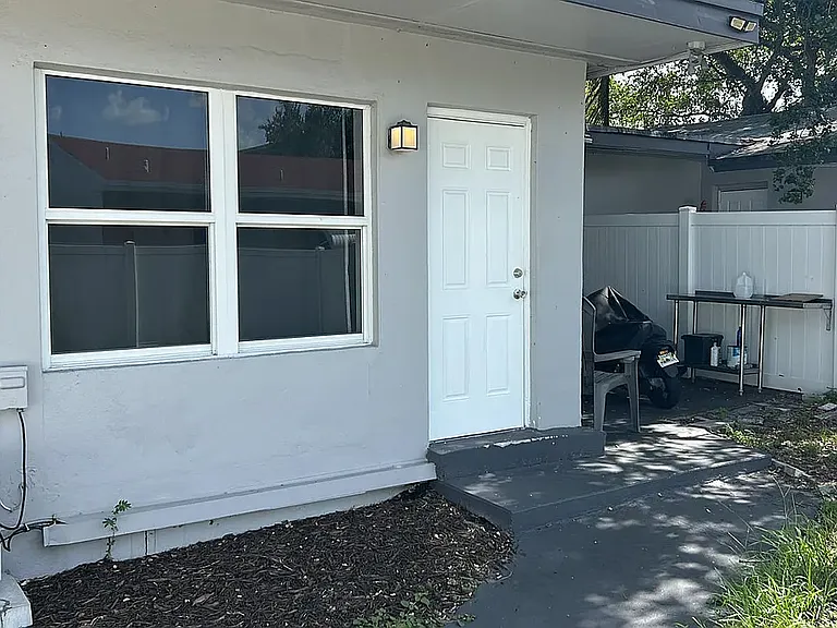 SE 3rd Ave — Photo 8
