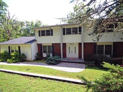 51 Longview Dr, Green Brook, NJ, 08812