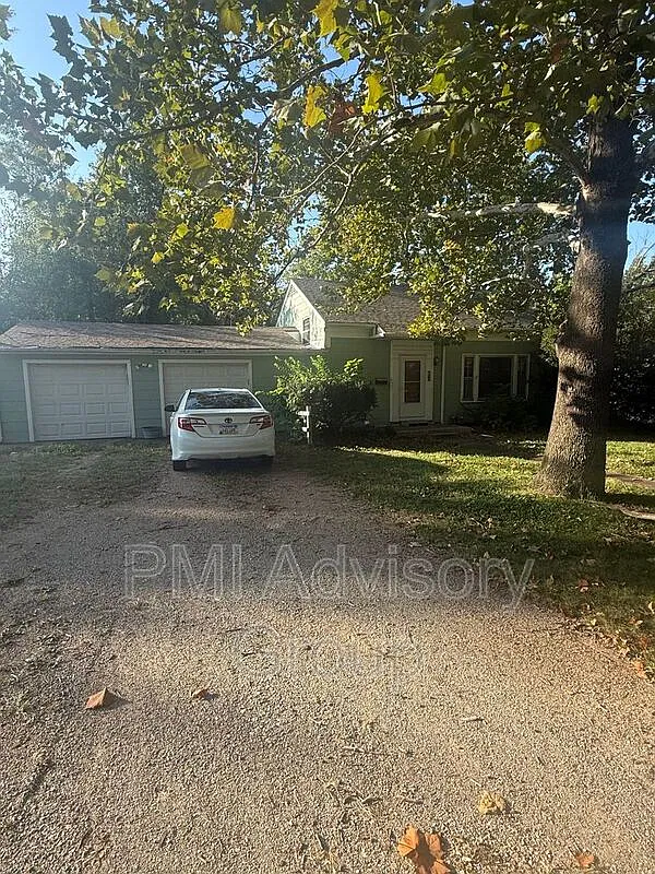3 bed, 2.0 bath, 1638 sqft, $1,450 — Photo 1