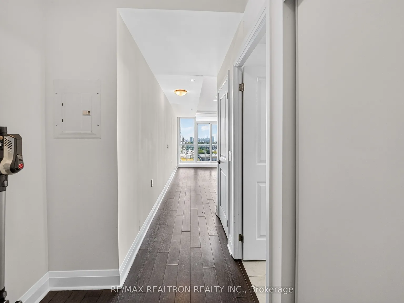 17 Zorra St — Photo 2