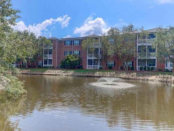 5th image of 1523 Cambridge Lakes Dr