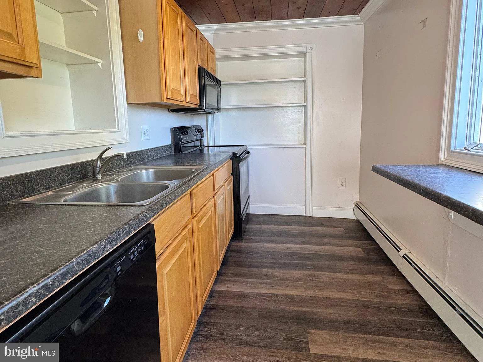 3 bed, 2.0 bath, 1134 sqft, $2,500 — Photo 2