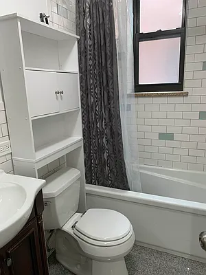 Rented by Halvatzis Realty | media 2