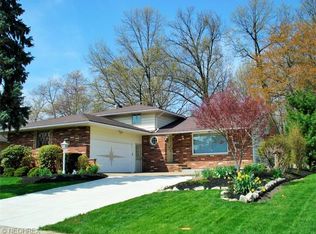6258 Saint Francis Dr, Seven Hills, OH 44131