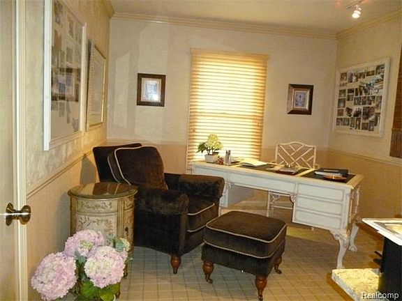 5th image of 36209 Parklane Cir