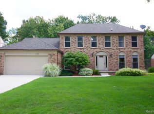 443 Tanglewood Dr, Rochester Hills, MI 48309