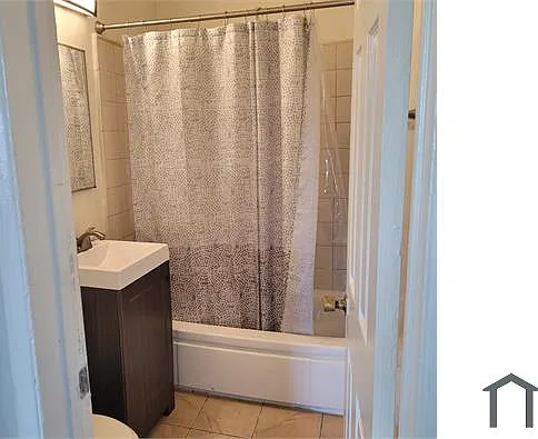 11256 Raymond Ave #5 — Photo 3