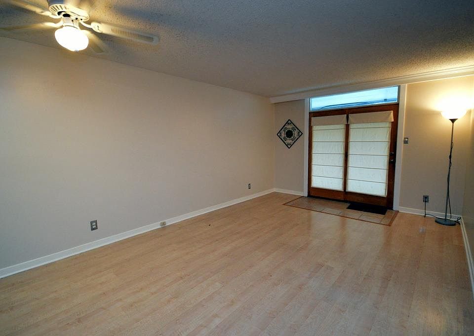 1st image of 3300 Yorktown St APT 18