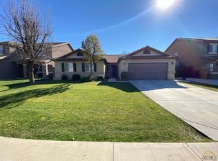 11423 Trabancos Dr, Bakersfield, CA 93311