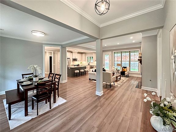 5th image of 130 20th Ave NE