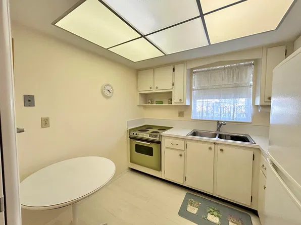 2955 Crosley Drive W #F, West Palm Beach, FL 33415
