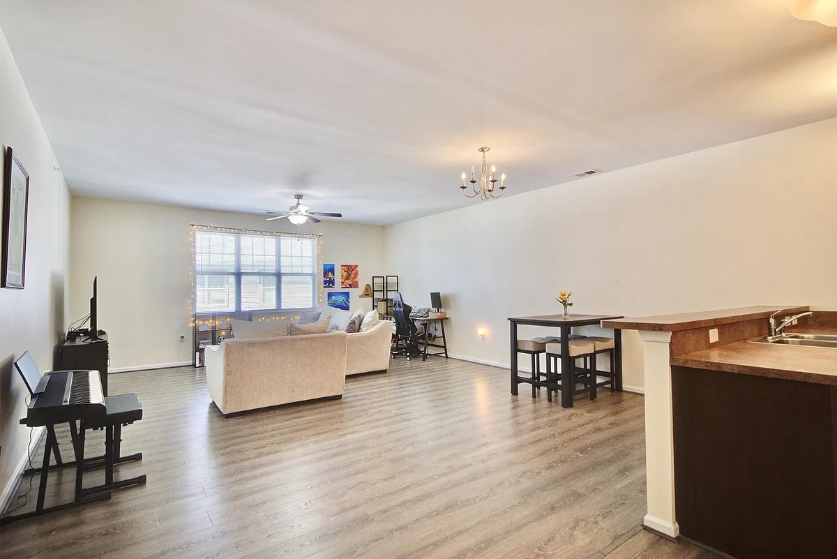 Building Photo - 4316 Colindale Rd #1-304