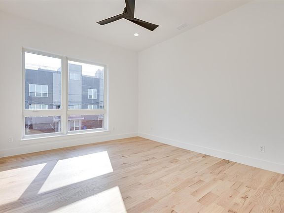 5th image of 2336 N Carroll Ave #A