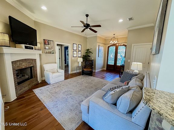 5th image of 514 Pelahatchie Shore Dr