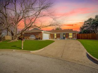 906 Cypress Ct, Arlington, TX 76014