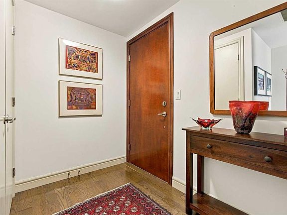 5th image of 817 N 15th Ave SW #500