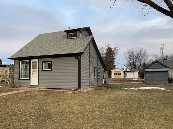 109 N 5th St, Newman Grove, NE 68758