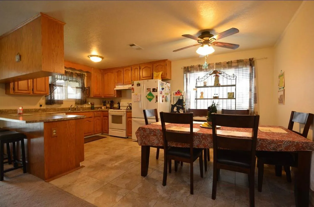 4 bed, 1537 sqft, $3,350 — Photo 4