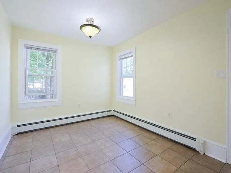 191-193 Auburn St #2 — Photo 5