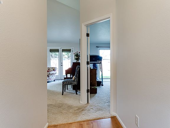 4th image of 28 Sandalwood Loop