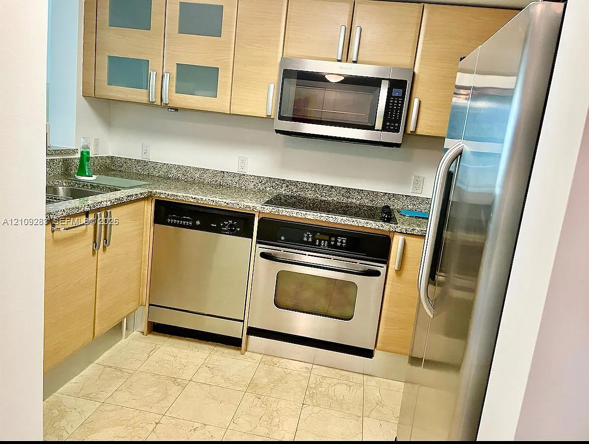 Skyline On Brickell Condo — Photo 3