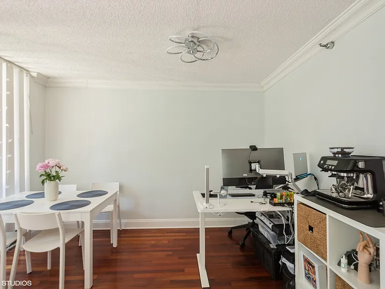 440 N McClurg Ct #705 — Photo 2