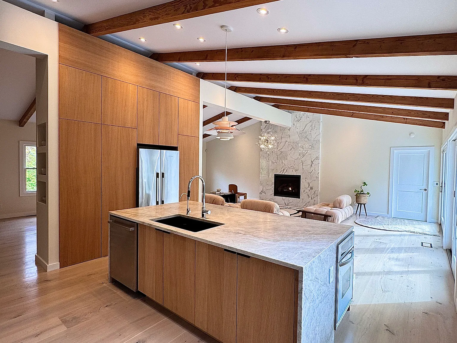 Wellness Retreat: Exclusive Gated Hamptons Escape Modern Comforts — Photo 2