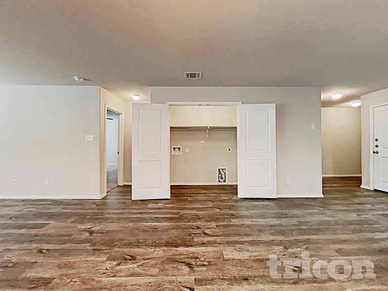 9736 Marbach Brk — Photo 9