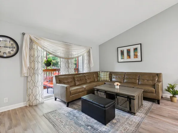 3739 Foss Rd, Saint Anthony, MN 55421