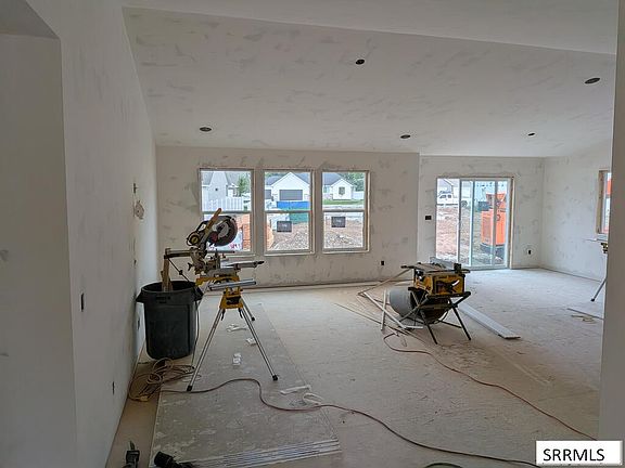 5th image of 4580 Blackstone Dr
