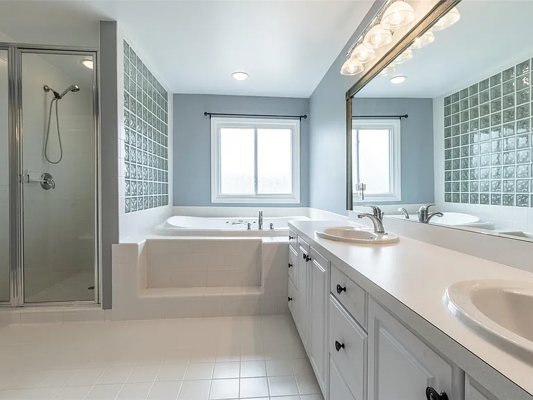 24084 Westmont Dr — Photo 21