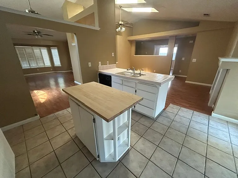 4927 W Hemlock Ave — Photo 6