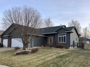 2009 E 62nd St, Sioux Falls, SD 57108
