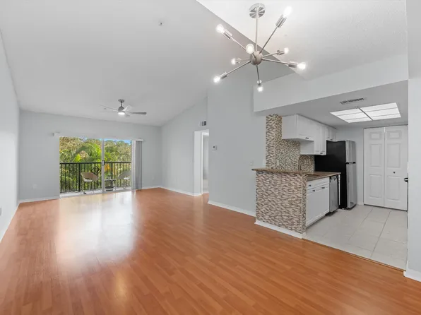 400 Crestwood Court N #419, Royal Palm Beach, FL 33411