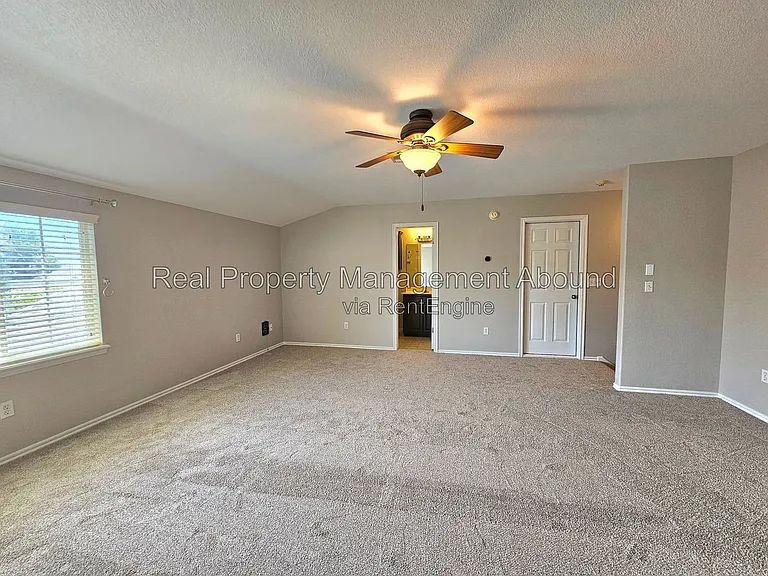 809 W Granger St — Photo 40
