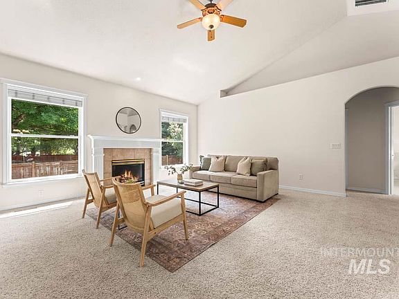 4th image of 2266 N Hickory Way