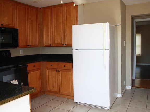5th image of 512 Oak St