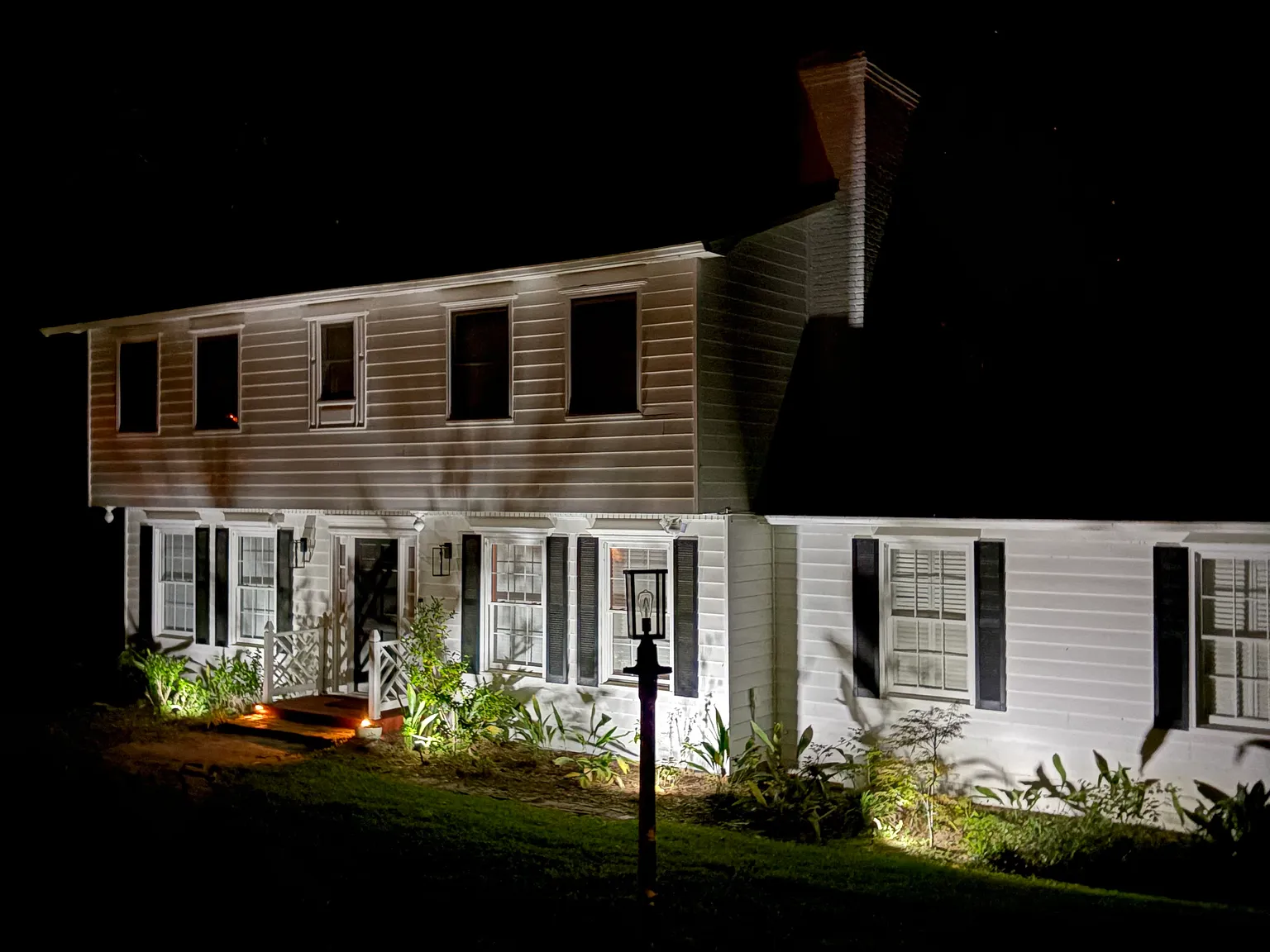 7805 Thornhill Ln — Photo 2