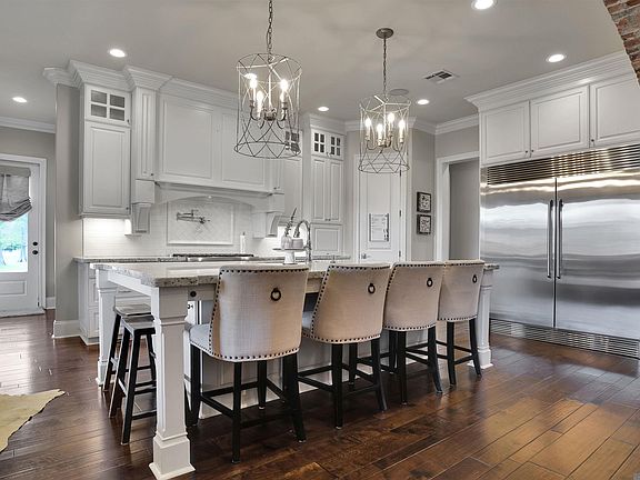 5th image of 5611 Chene Blanc Dr