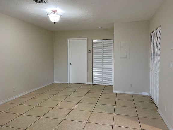 4th image of 2723 SW 15th Ave