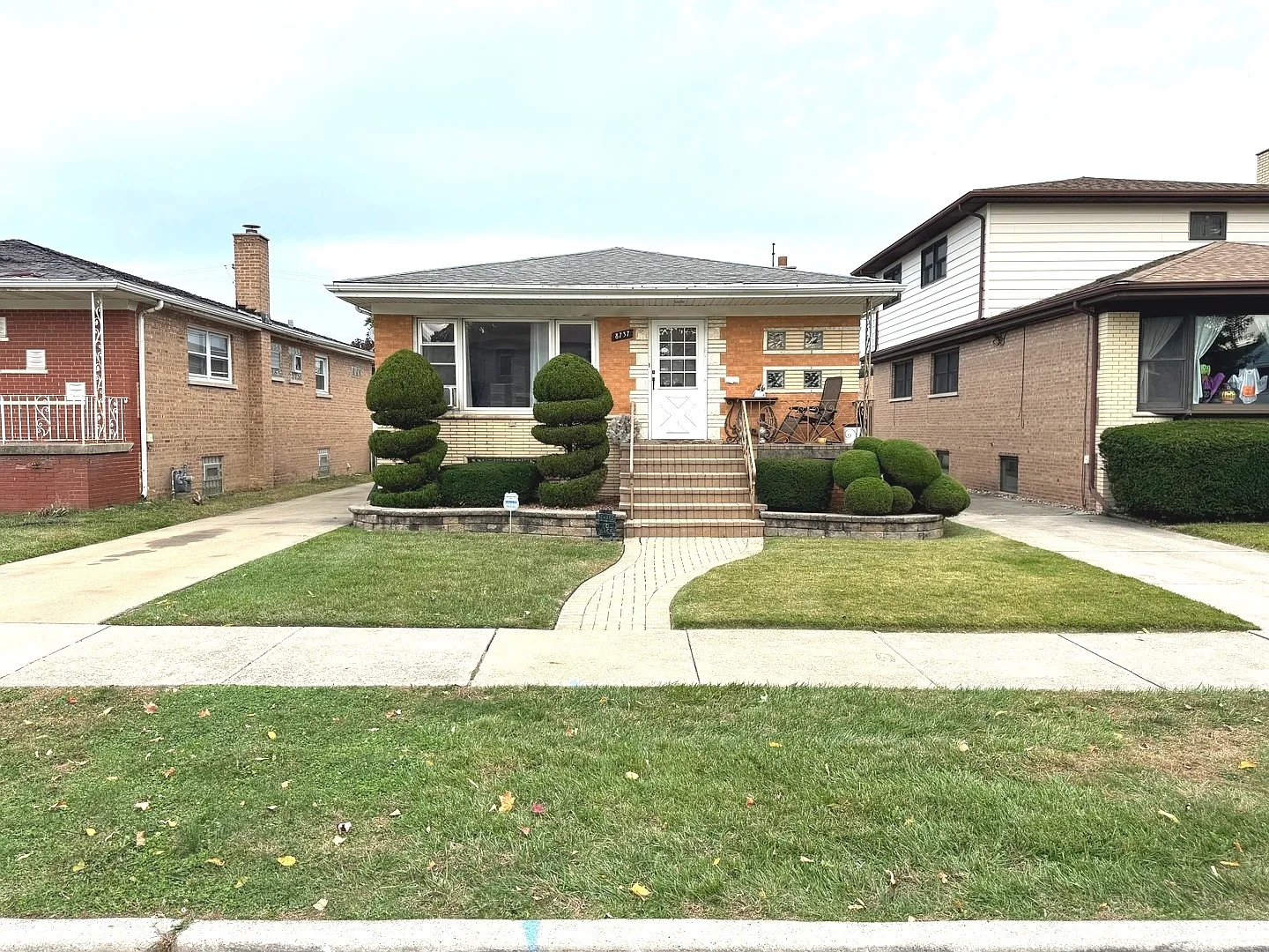 8737 S Richmond Ave photo 1