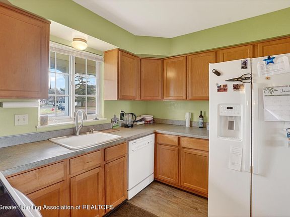 5th image of 1614 Peppertree Ln